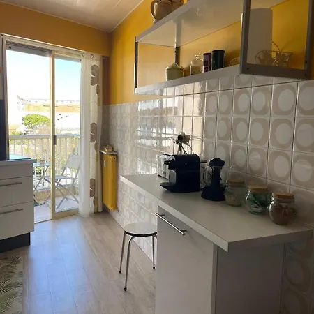 Holiday home Renting Spacious 1 Bedroom In Center With A Parking