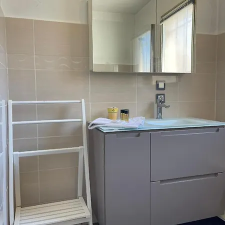 Renting Spacious 1 Bedroom In Center With A Parking Tatil Evi